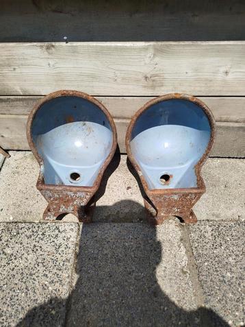 2 drinkbakken beschikbaar voor biedingen