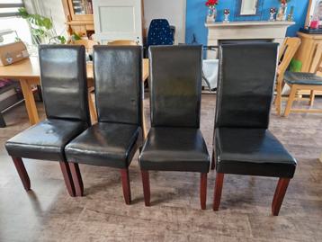 4 eetkamerstoelen  beschikbaar voor biedingen