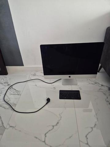Apple beeldscherm+toetsenbord  beschikbaar voor biedingen