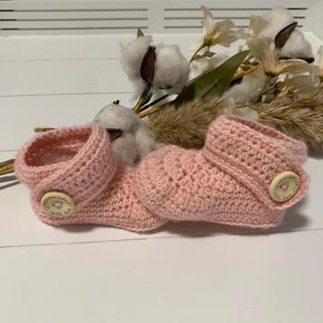 Gehaakte Baby slofjes Roze 3-6 mnd (Kraamcadeau) beschikbaar voor biedingen