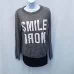 Stoer grijs truitje "Smile More" Mt XS. Merk Monki, ., Ophalen of Verzenden, Zo goed als nieuw, .