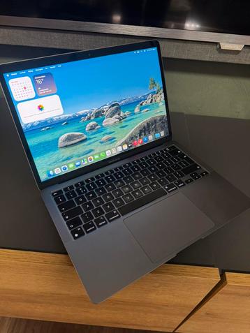 MacBook Air 2020 | M1 Chip | 13 inch | 8GB RAM | 256GB SSD beschikbaar voor biedingen