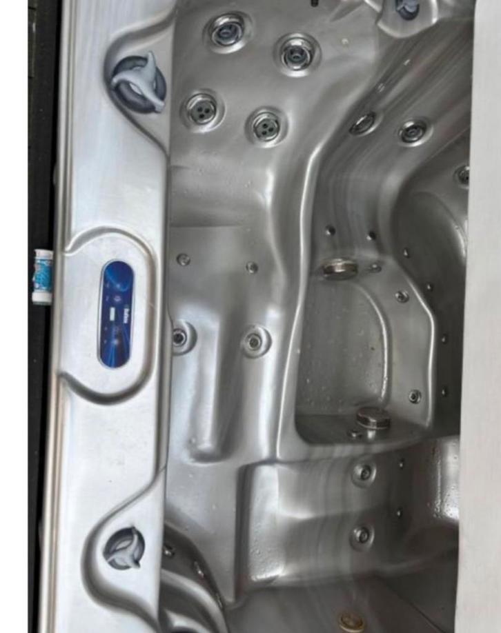 Wea'u Delta Spa - Heerlijk Ontspannen!, Tuin en Terras, Bubbelbaden en Hottubs, Gebruikt, Vast, Afdekzeil, Inbouw, Ophalen of Verzenden