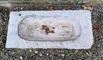 Hardstenen trog/drinkbak beschikbaar voor biedingen