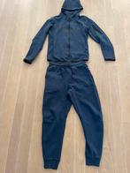 Superstoer Nike Tech Fleece pak donkerblauw z.g.a.n. mt M-XS, Kinderen en Baby's, Ophalen of Verzenden, Broek, Zo goed als nieuw