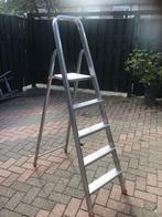Huishoud trap met 5 treden., Doe-het-zelf en Verbouw, Ladders en Trappen, Ophalen of Verzenden, Zo goed als nieuw, Minder dan 2 meter