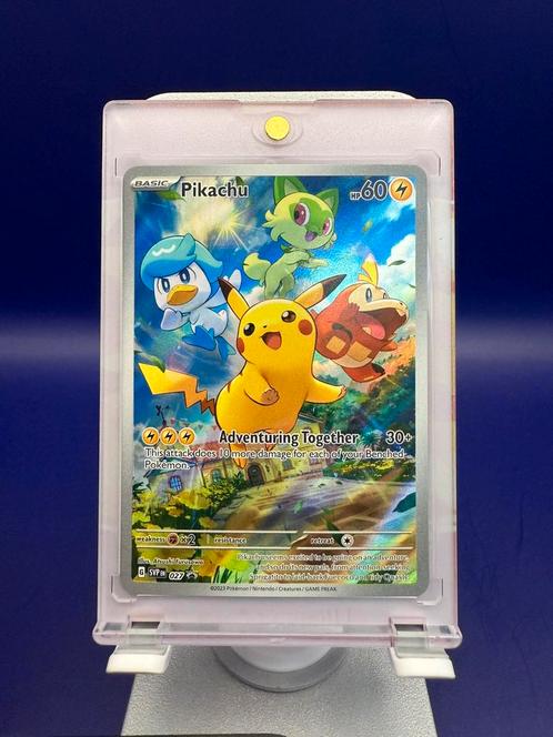 Pikachu - SVP 027 - Full Art Promo - Pokémon van Paldea!, Hobby en Vrije tijd, Verzamelkaartspellen | Pokémon, Zo goed als nieuw