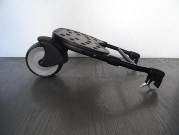 UNIVERSEEL KINDERWAGEN MEERIJDPLANKJE ( IN NIEUWSTAAT ! ) beschikbaar voor biedingen