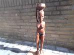Groot Afrikaans beeld van vrouw met mand. (asbak) 71 cm., Verzenden