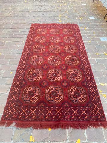 Rood Perzisch Tapijt beschikbaar voor biedingen