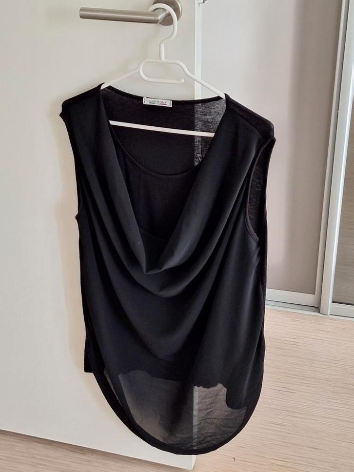 Elegante blouse met watervalvoorpand - Made in Italy, Kleding | Dames, Tops, Zo goed als nieuw, Maat 38/40 (M), Zwart, Zonder mouw