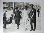 Fotogravure jaren 60/70 - Politie arrestatie, Ophalen of Verzenden