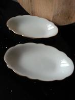 Brocante Czechoslovania 2 vleesschaaltjes wit en goud randje, Ophalen of Verzenden