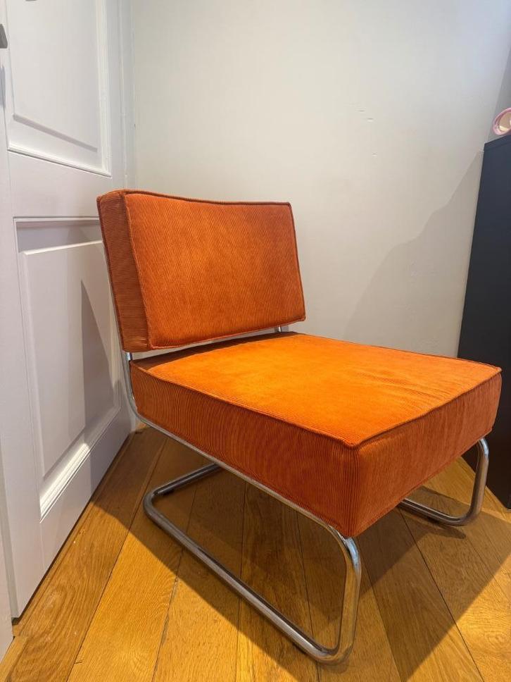 Comfortabele loungestoel in oranje ribfluweel, Huis en Inrichting, Stoelen, Zo goed als nieuw, Eén, Stof, Overige kleuren, Ophalen