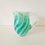 Mintgroene zwirl vaas oorvaas schenkkan mondgeblazen, Antiek en Kunst, Antiek | Glas en Kristal, Ophalen of Verzenden
