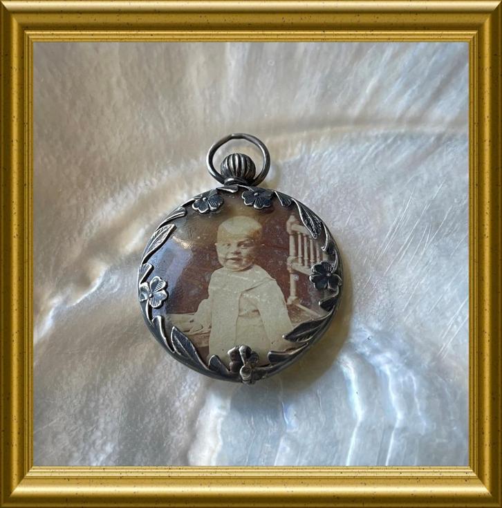 Oude zilveren medaillon hanger, Sieraden, Tassen en Uiterlijk, Antieke sieraden, Hanger, Zilver, Ophalen of Verzenden