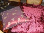 Bordeaux rood kleed met kussen, Ophalen of Verzenden, Zo goed als nieuw, Rood, Vierkant