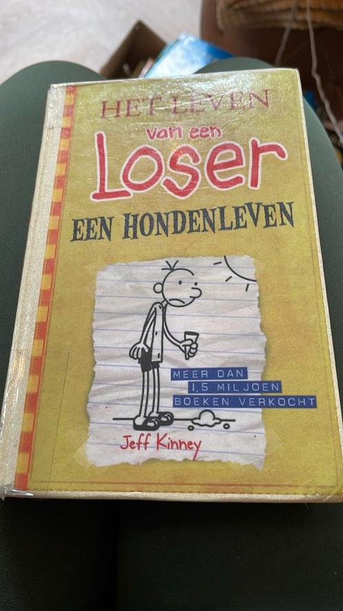 Jeff Kinney - Een hondenleven, Boeken, Kinderboeken | Jeugd | 10 tot 12 jaar, Gelezen, Ophalen of Verzenden