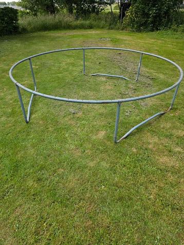 Trampoline frame beschikbaar voor biedingen