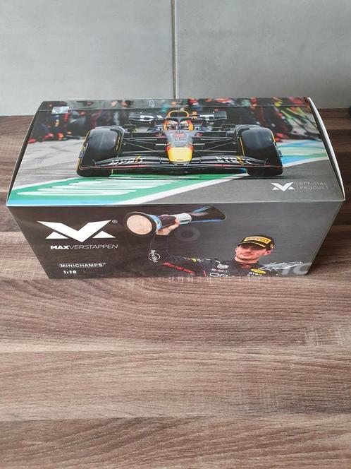 Max verstappen RB18 winnaar Hongarije 2022 schaal 1/18, Verzamelen, Automerken, Motoren en Formule 1, Nieuw, Formule 1, Verzenden