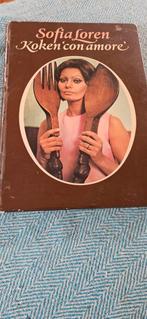 Sofia Loren koken con amore vintage kookboek, Boeken, Kookboeken, Ophalen of Verzenden, Zo goed als nieuw