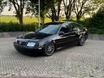 Volkswagen Bora 1.6 77KW 2002 Zwart op airride, Auto's, Bora, 4 cilinders, Zwart, 1200 kg