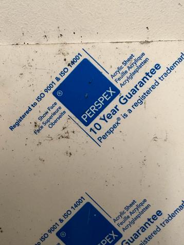 7 platen Wit Perspex beschikbaar voor biedingen