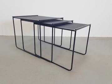 Vintage zwart metaal bijzettafel mimi set Nesting Tables '80 beschikbaar voor biedingen