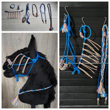 Hobby horse halster met accessoires blauw / regenboog