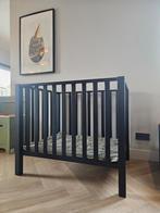 Zwarte babybox incl. 2 kleurig koeka boxkleed, Ophalen, Gebruikt, Rechthoekig, In hoogte verstelbaar