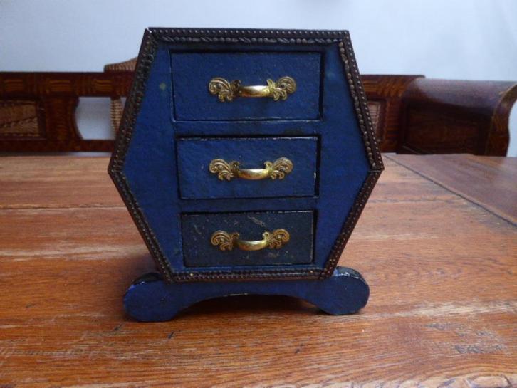 Apart vormgegeven houten juwelenkastje, Antiek en Kunst, Antiek | Woonaccessoires, Ophalen of Verzenden