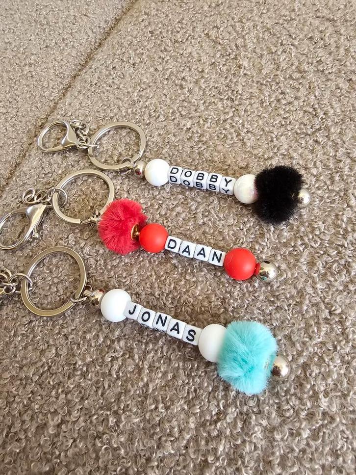 Gepersonaliseerde handgemaakte sleutelhanger, Sieraden, Tassen en Uiterlijk, Kindersieraden, Nieuw, Overige kleuren, Ophalen of Verzenden