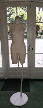 Paspop op standaard, Ophalen