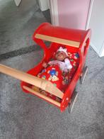 houten kinderwagen met pop, Kinderen en Baby's, Speelgoed | Poppen, Ophalen, Zo goed als nieuw, Babypop
