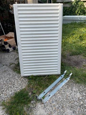 Verwarming 50x80 met beugels beschikbaar voor biedingen