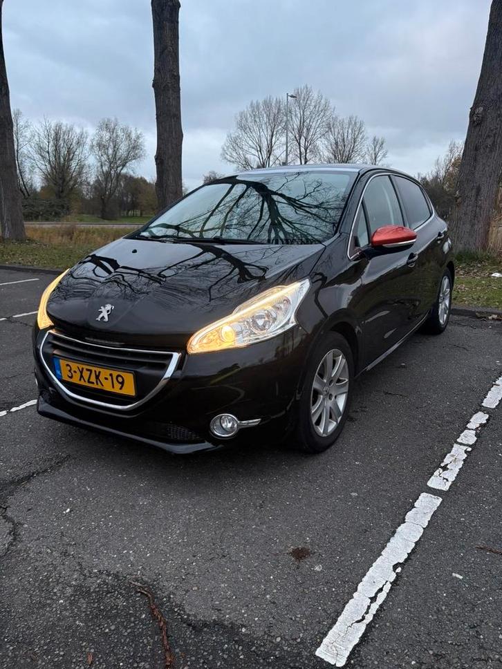 Peugeot 208 1.2 VTI 60KW 5-D 2-TR 2014 Zwart, Auto's, Peugeot, Particulier, Benzine, A, Hatchback, Automaat, Origineel Nederlands