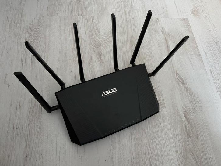 ASUS RT-AC3200 Tri-Band Gigabit WiFi router, Computers en Software, Routers en Modems, Gebruikt, Router, Ophalen of Verzenden