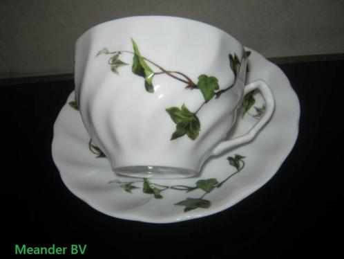 kop en schotel, Meander BV, klimop, hedera decoratie, nieuw, Huis en Inrichting, Keuken | Servies, Zo goed als nieuw, Kop(pen) en/of Schotel(s)