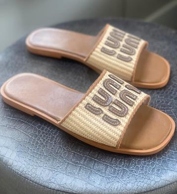 Miu miu slippers rotan bruin beige 37 beschikbaar voor biedingen
