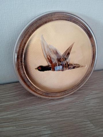 vintage ronde kader met vogel in beschikbaar voor biedingen