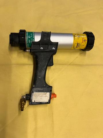 Cox pneumatische kitspuit beschikbaar voor biedingen