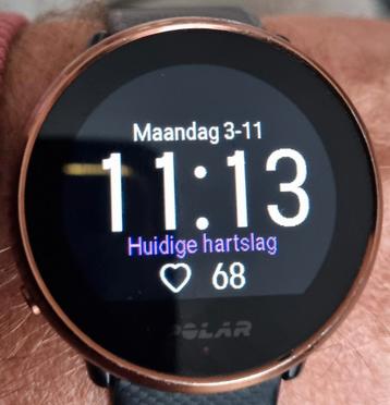 POLAR. Zeer goed werkende Smartwatch 2 bandjes en oplader. beschikbaar voor biedingen