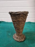 bloemen vaas riet donker, Huis en Inrichting, Woonaccessoires | Vazen, Ophalen of Verzenden, 'T Olde Gre-j, Info@toldegrej.nl