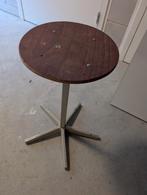 2 Vintage schoolkrukken, Huis en Inrichting, Krukjes, Ophalen, Gebruikt, IJzer