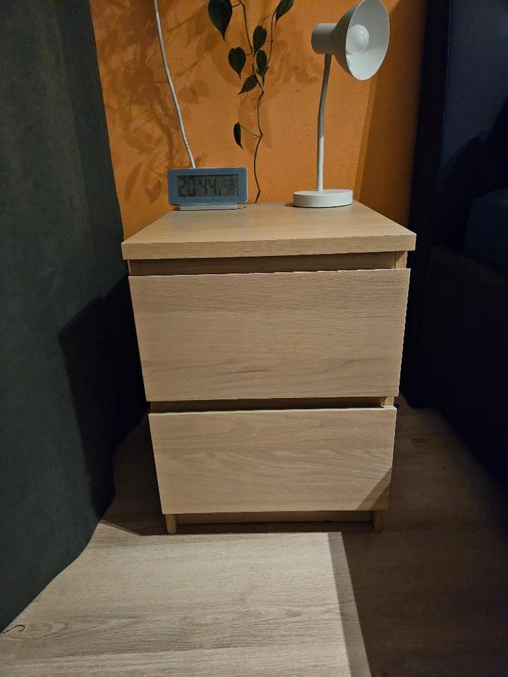 2x Nachtkastje Ikea Malm eikenfineer, Huis en Inrichting, Slaapkamer | Nachtkastjes, Zo goed als nieuw, 55 tot 70 cm, Minder dan 45 cm