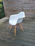 Vitra imitatie stoeltjes wit, zijn netjes prijs per stuk, Huis en Inrichting, Stoelen, Ophalen of Verzenden
