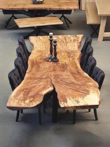 Eettafels van massief hout – Boomstamtafels uniek & op maat beschikbaar voor biedingen