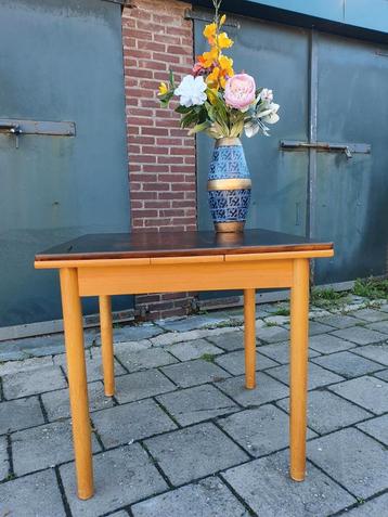 Vintage tafel uitrekbaar . beschikbaar voor biedingen