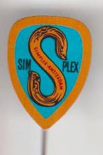 Simplex Amsterdam rijwielfabriek. blauw- oranje speld, Verzamelen, Speldjes, Pins en Buttons, Verzenden, Zo goed als nieuw