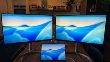 2x LG 4K monitoren €200 ps beschikbaar voor biedingen